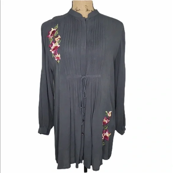 Soft Surroundings Gray Pintuck Floral Embroidered Tunic Blouse M - Picture 1 of 7